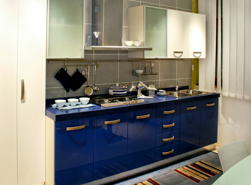 Mang năng lượng mới vào nhà với tủ bếp màu xanh > tu-bep-xanh-chu-i-cho-bep-nho
